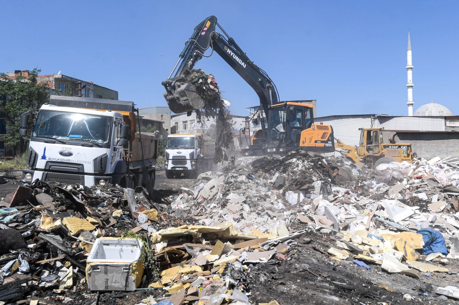 İzmir Buca'da temizlik operasyonu