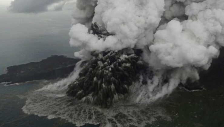 Endonezya’da yanardağ patladı!