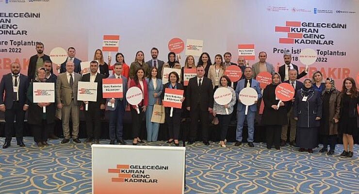 Geleceğini Kuran Genç Kadınlar Projesi’nin Diyarbakır’daki Paydaş Toplantısına Yoğun İlgi
