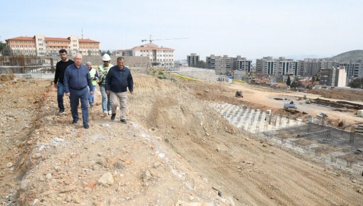 İzmir Karabağlar’da Atatürk Gençlik ve Spor Merkezi inşaatı incelendi