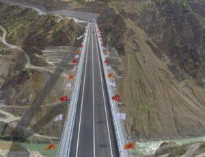 Bitlis’i Van’a bağlayan köprüden 1,5 milyon araç geçiş yaptı