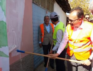 Bilecik Pazaryeri’nde köy evleri boyanıyor
