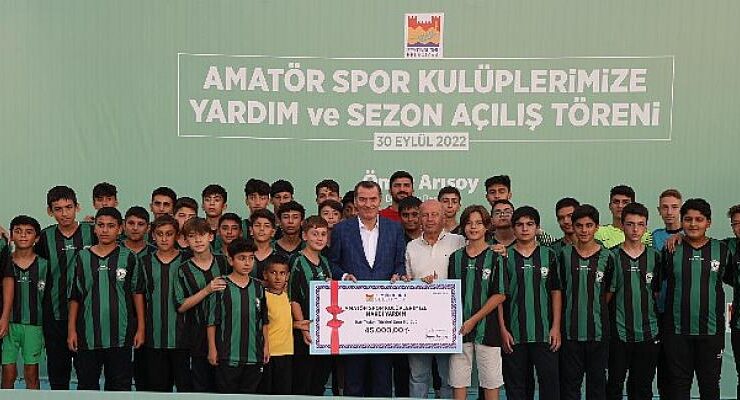 Zeytinburnu Belediyesi’nden Amatör Futbol Kulüplerine Nakdi Destek
