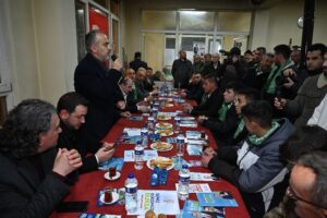 Bursa Büyükşehir Belediye Başkanı Alinur Aktaş, esnaf ve vatandaşlarla buluşmaya