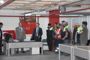 Gemlik Belediye Başkanı Şükrü Deviren, Temizlik İşleri Müdürlüğü personeli ile