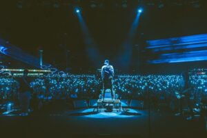 Türkçe alternatif rock müziğinin MTV ödüllü öncü grubu maNga, bu