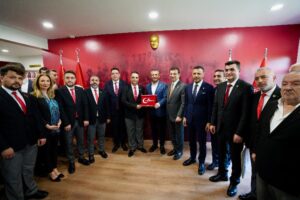 CHP Genel Başkanı Özgür Özel ve İBB Başkanı Ekrem İmamoğlu,