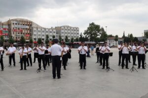 Sakarya Büyükşehir Belediyesi Kent Orkestrası, her hafta farlı bir noktada