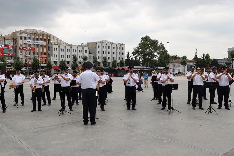 Sakarya Büyükşehir Belediyesi Kent Orkestrası, her hafta farlı bir noktada