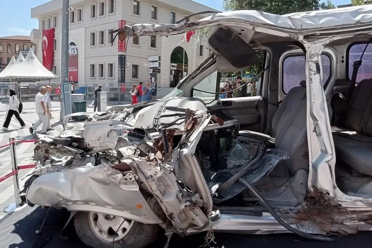 Bursa’da, 15 Temmuz’da tankın altında kalarak ezilen ticari araç, 15