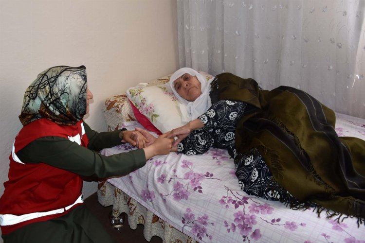Hali hazırda 555 bin vatandaşın yararlandığı Evde Bakım Yardımı’nda bu