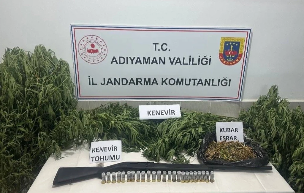 Adıyaman’da bir şüphelinin evinde Jandarma Komutanlığı’na bağlı ekipler tarafından yapılan