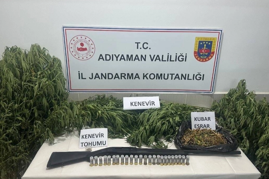 Adıyaman’da bir şüphelinin evinde Jandarma Komutanlığı’na bağlı ekipler tarafından yapılan