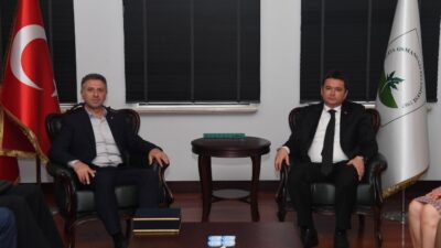 Osmangazi Belediye Başkanı Erkan Aydın, kendisini ziyarete gelen Cumhuriyet Halk