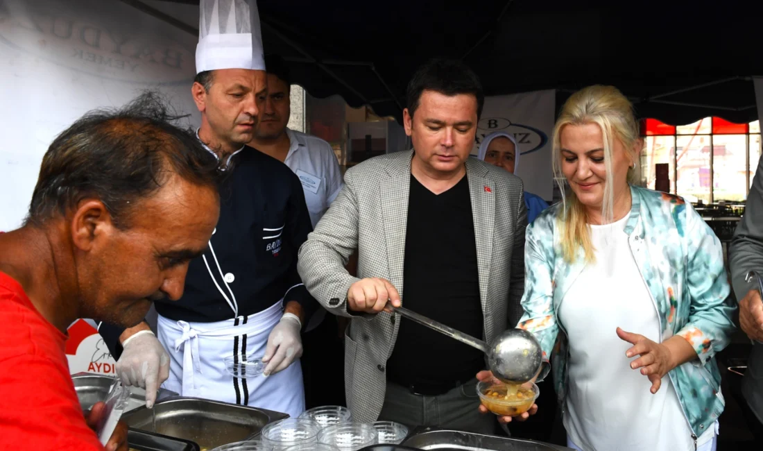 Osmangazi Belediye Başkanı Erkan Aydın, kazanların başına geçerek, Bursalı yurttaşlara