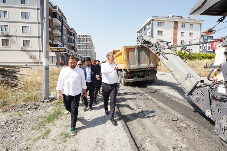 Beylikdüzü’nde ilçenin altyapısını güçlendirmek ve yolların kalitesini artırmak amacıyla başlatılan