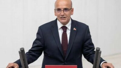 Hazine ve Maliye Bakanı Mehmet Şimşek, borçlanma faiz oranlarının düşüşe