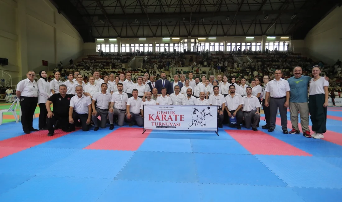 Cuma günü başlayan, 5. Uluslararası Gemlik Karate Turnuvası’nda açılış seremonisi