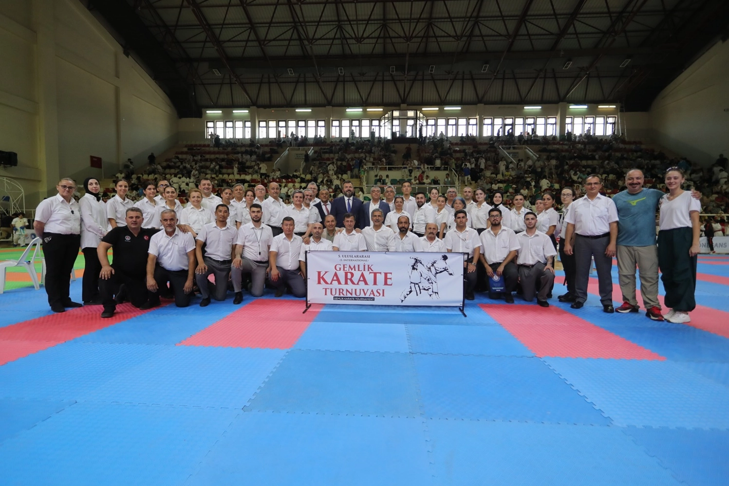 Cuma günü başlayan, 5. Uluslararası Gemlik Karate Turnuvası’nda açılış seremonisi