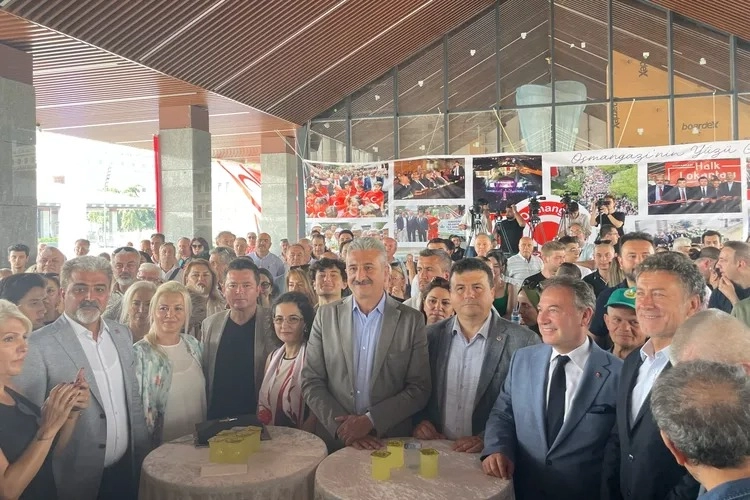 Bursa’nın Osmangazi ilçesinde, Hasan Ali Yücel Kütüphanesi ve genç kafe