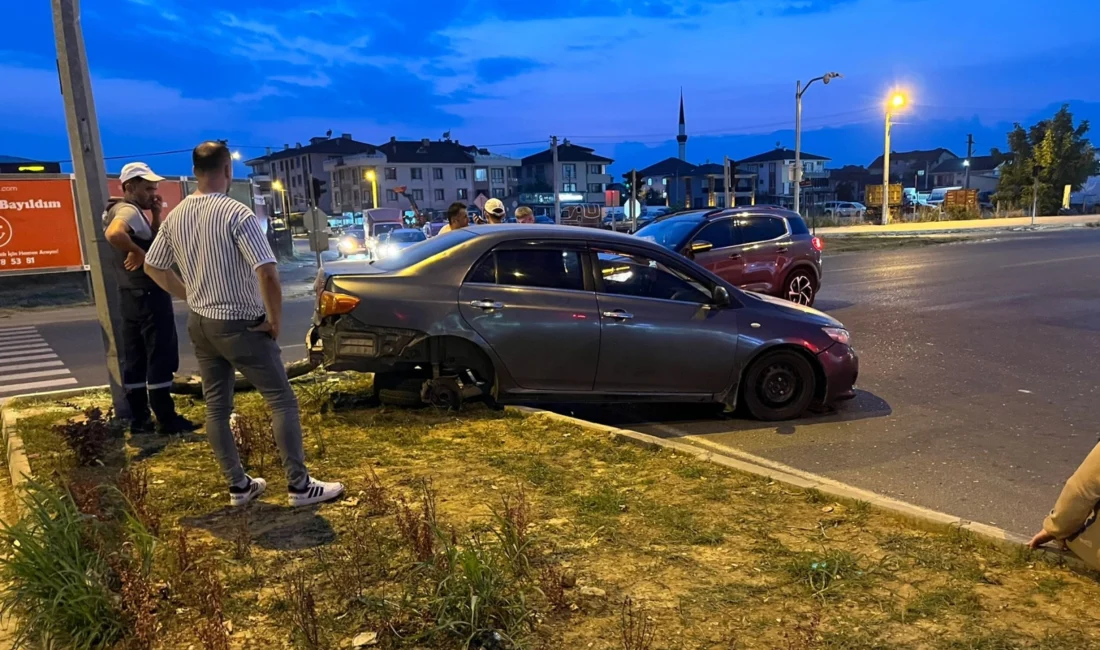 Düzce’de meydana gelen trafik kazasında iki otomobil çarpıştı. Kazada araçlardan