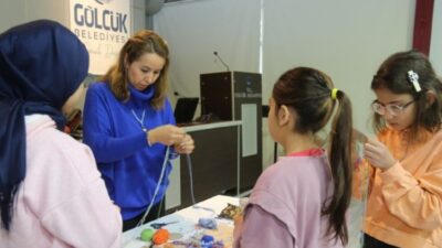 Gölcük Belediyesi yaz kültür-sanat etkinlikleri kapsamında gençlerin geleneksel sanatlardaki yeteneklerini