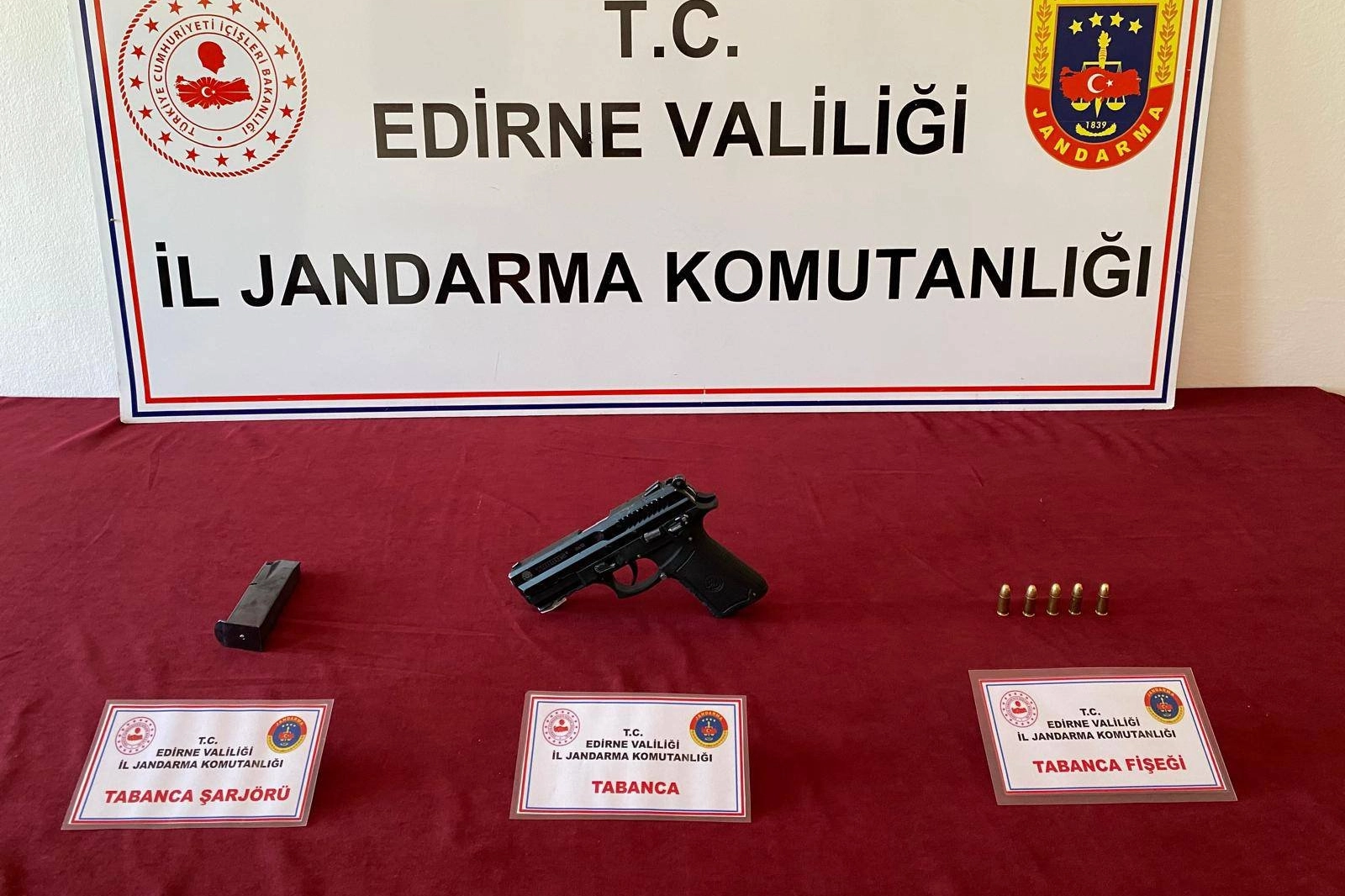 Edirne İl Jandarma Komutanlığı, kaçakçılık operasyonu kapsamında Merkez İlçede bir