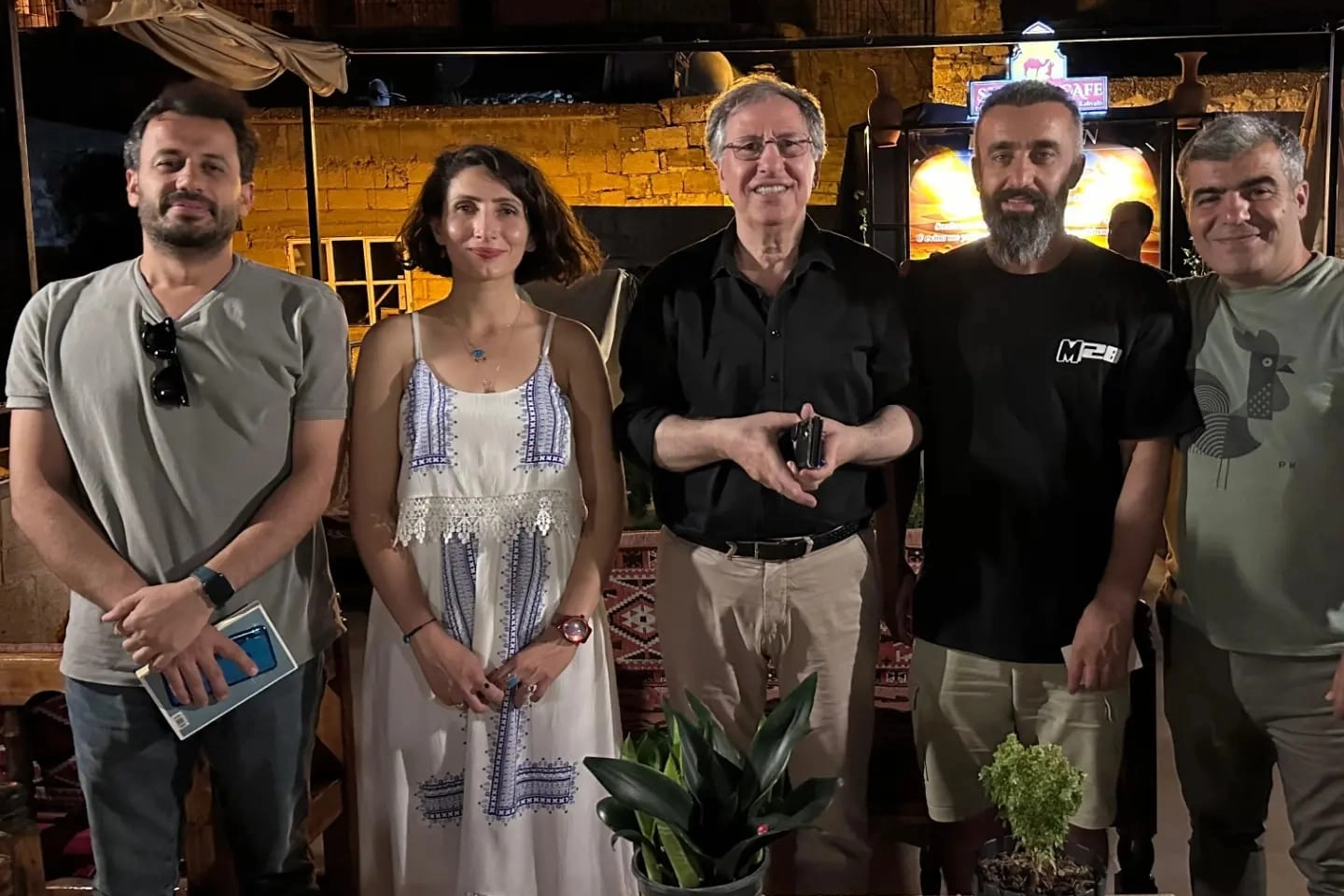    Mardin’deki Seraban Cafe’deki söyleşiye katılan yazar- çevirmen Mustafa Aydoğan,