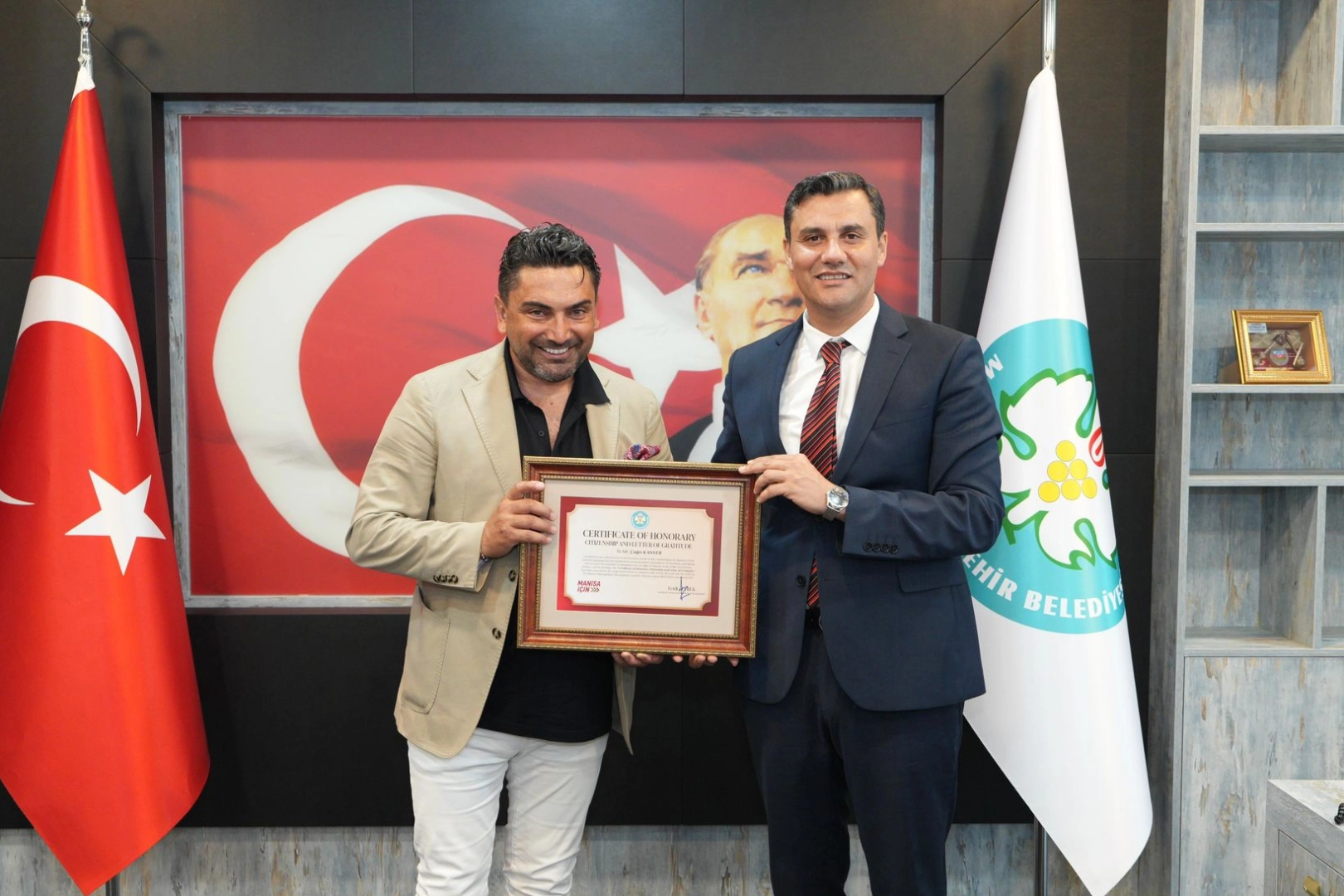 Manisa Büyükşehir Belediye Başkanı Mimar Ferdi Zeyrek, iş insanı Çağrı