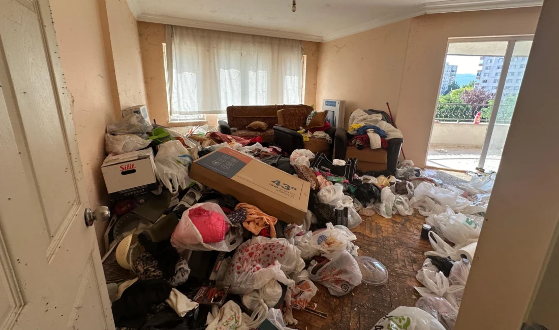 Bursa’nın Nilüfer ilçesinde, Yüzüncüyıl Mahallesi’ndeki bir evden iki kamyon dolusu