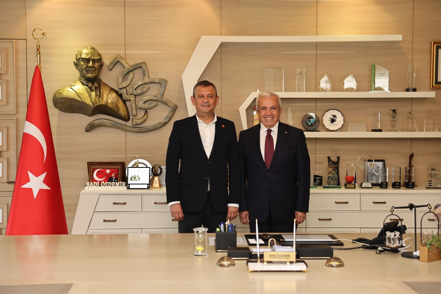 Cumhuriyet Halk Partisi Genel Başkanı Özgür Özel, Nilüfer Belediyesi’ni ziyaret