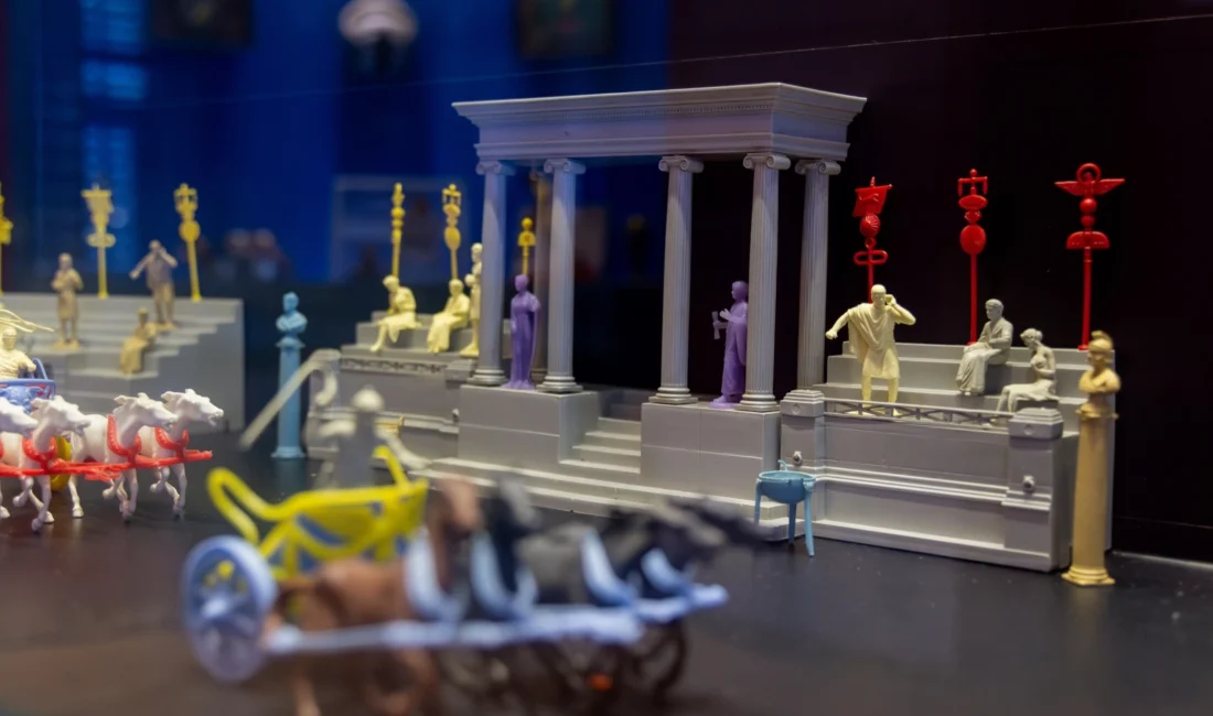 Trendyol’un desteğiyle hayata geçirilen küratörlüğünü şair ve yazar Sunay Akın