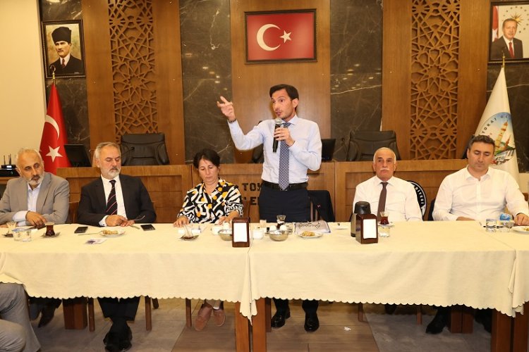 Tokat Belediye Başkanı Mehmet Kemal Yazıcıoğlu, fazla mesainin önüne geçerek