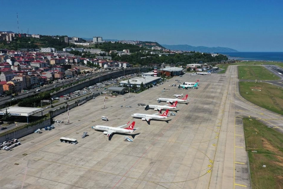 Ulaştırma ve Altyapı Bakanı Abdulkadir Uraloğlu, Trabzon ile Kocaeli arasında