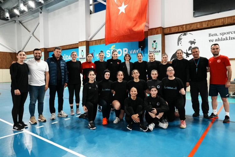 Kadınlar Avrupa Kupası’na gitmeye hak kazanan Üsküdar Belediyesi Spor Kulübü
