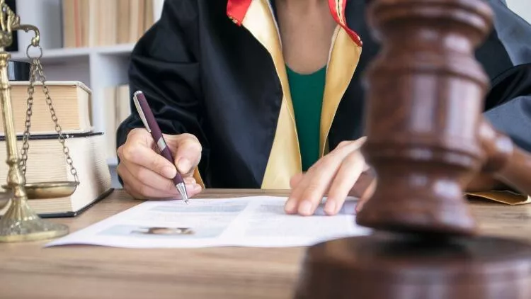 Bursa'da iş hukuku, işçilerin haklarını korumak için kritik bir rol