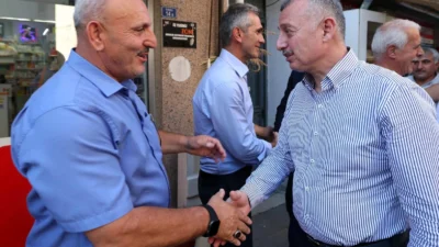 Karamürsel Fatih Sultan Mehmet Bulvarı’ndaki esnafla bir araya gelen Başkan