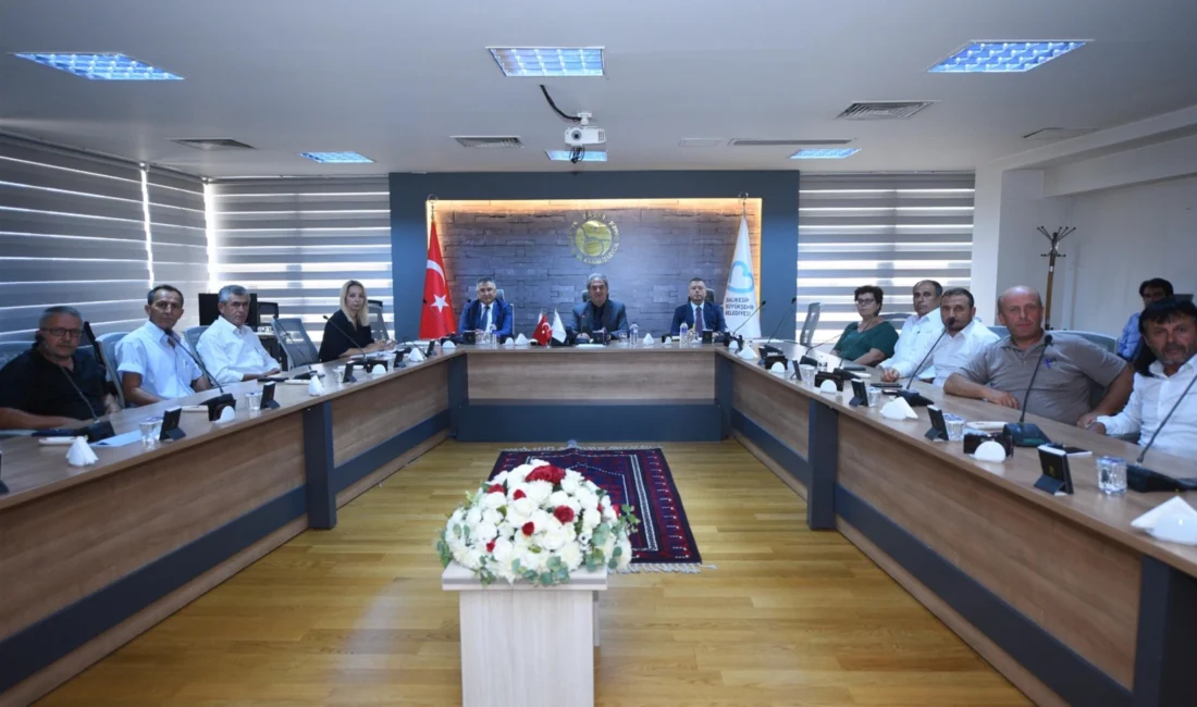 Karesi’nin kırsal mahalle muhtarlarıyla bir araya gelen Balıkesir Büyükşehir Belediyesi