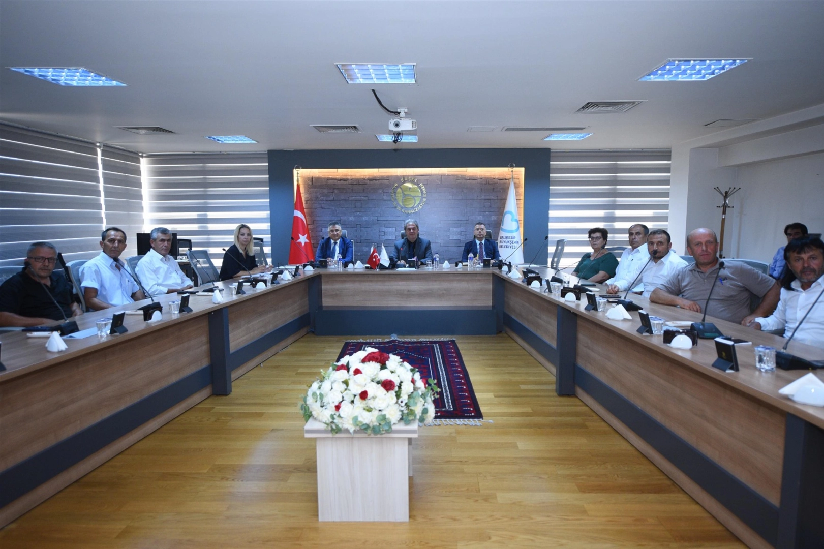 Karesi’nin kırsal mahalle muhtarlarıyla bir araya gelen Balıkesir Büyükşehir Belediyesi
