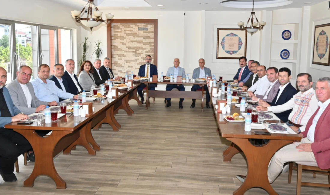 Bursa’daki 17 belediye başkanıyla bir araya gelen Bursa Büyükşehir Belediye
