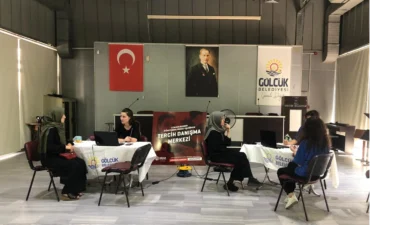 Gölcük Belediyesi tarafından hizmete açılan ücretsiz Tercih Danışmanlık Merkezi, üniversite