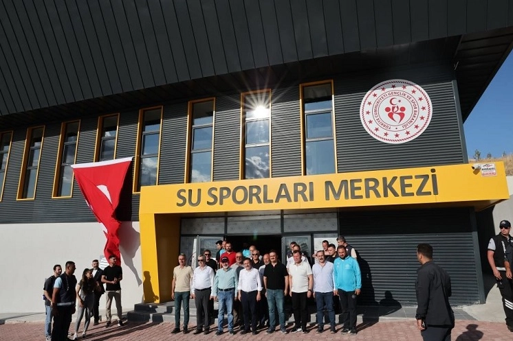 Kayseri Kocasinan Belediyesi tarafından hafta sonu Yamula Barajı’nın kıyısına yapılan