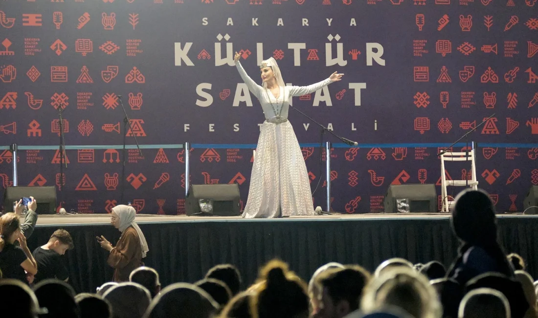 Büyükşehir’in Millet Bahçesi’nde düzenlediği hemşehri buluşmaları Kafkas ve Karadeniz kültür