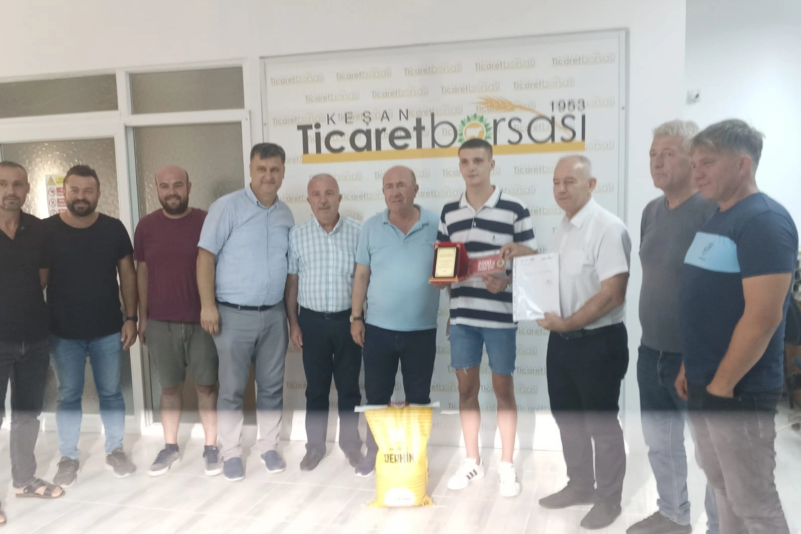 Sezonun ilk ayçiçeği ürünü Keşan Ticaret Borsası’nda (TB) dün gerçekleştirilen