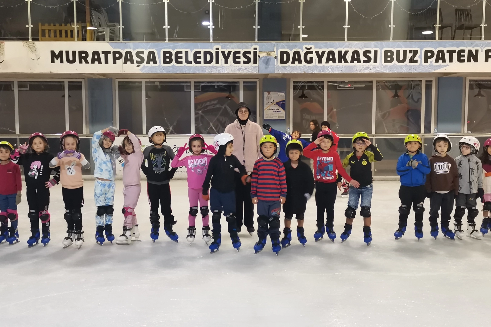 Son yılların en sıcak yaz ayını yaşayan Antalya’da, Muratpaşa Belediyesi’nin
