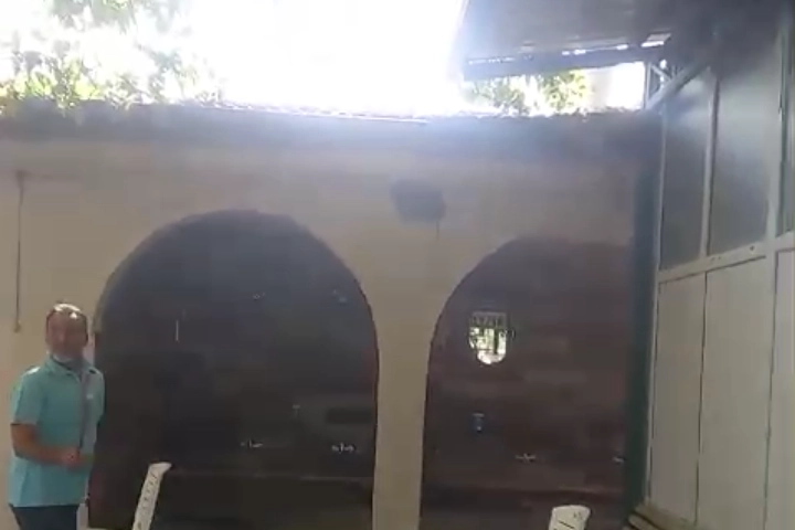Bursa’nın Yenişehir ilçesine bağlı Eğerce Köyü’nde cami avlusundaki serçe yuvasına