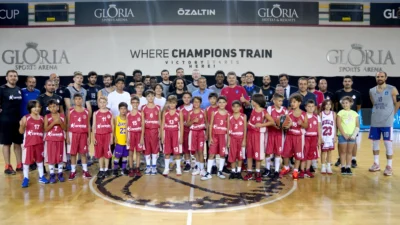 Antalya Muratpaşa Belediyespor’un 11 yaşındaki küçük dev adamları, Anadolu Efes