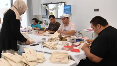 Bursa’da Osmangazi Belediyesi Engelliler Bakım Merkezi’nde (OBAM) eğitim alan engelli