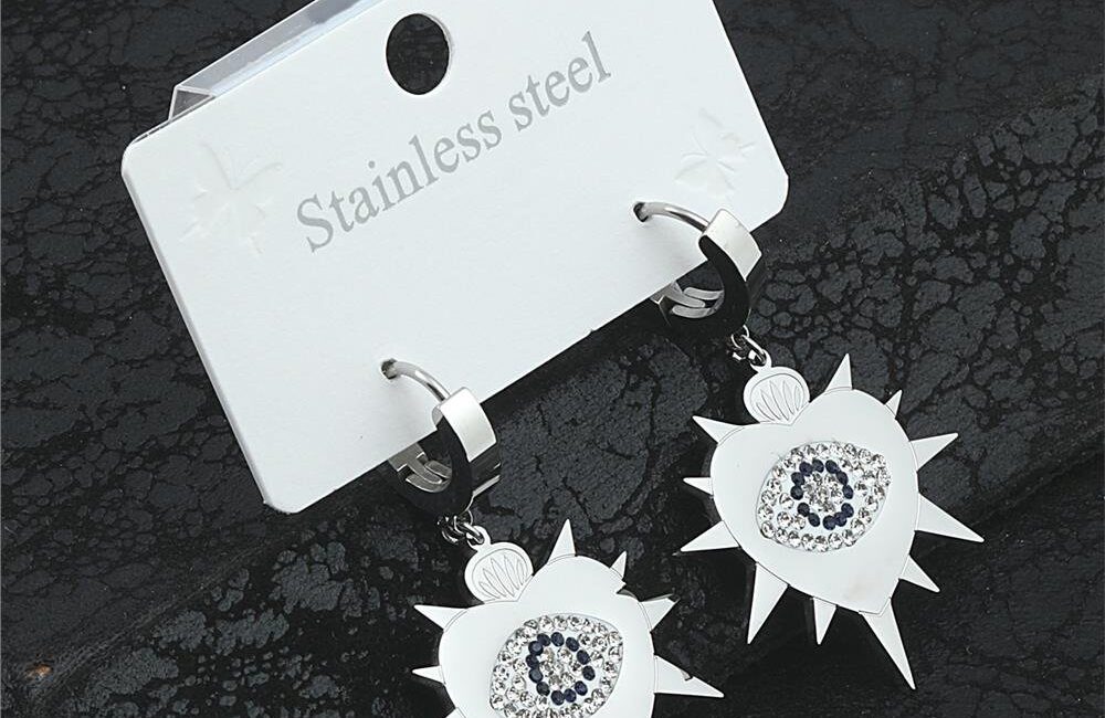 Stainless steel, yani paslanmaz çelik, dayanıklılığı ve korozyona karşı direnci