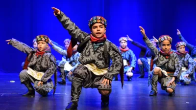 Antalya’da cumhuriyetin 100’üncü yılına özel hazırladıkları ‘Yüz’ isimli geleneksel halk